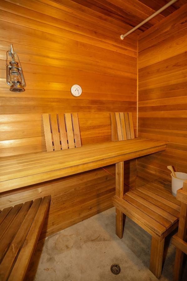 The Lodge At Beaver Lake Bed And Breakfast Роджерс Экстерьер фото